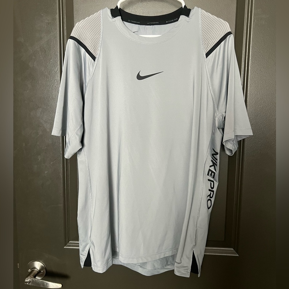 Nike Aeroadapt t-shirt